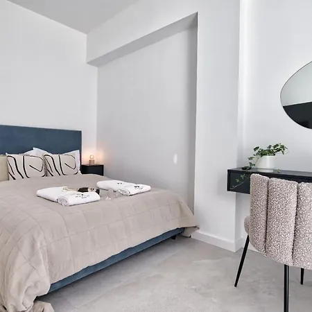 Black Goat 80 Apartment